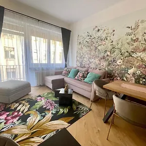 Brand New #hollan#3bedr#2bathr#freeparking Apartament Budapeszt